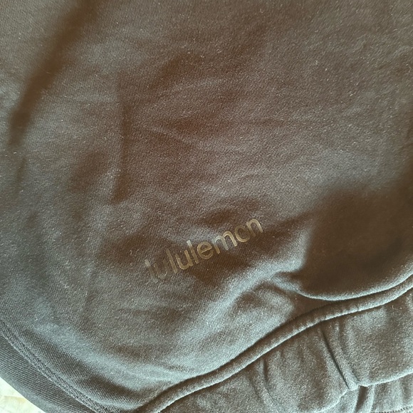 Lululemon women's Relaxed Cropped Hoodie black size 6 - Picture 9 of 9